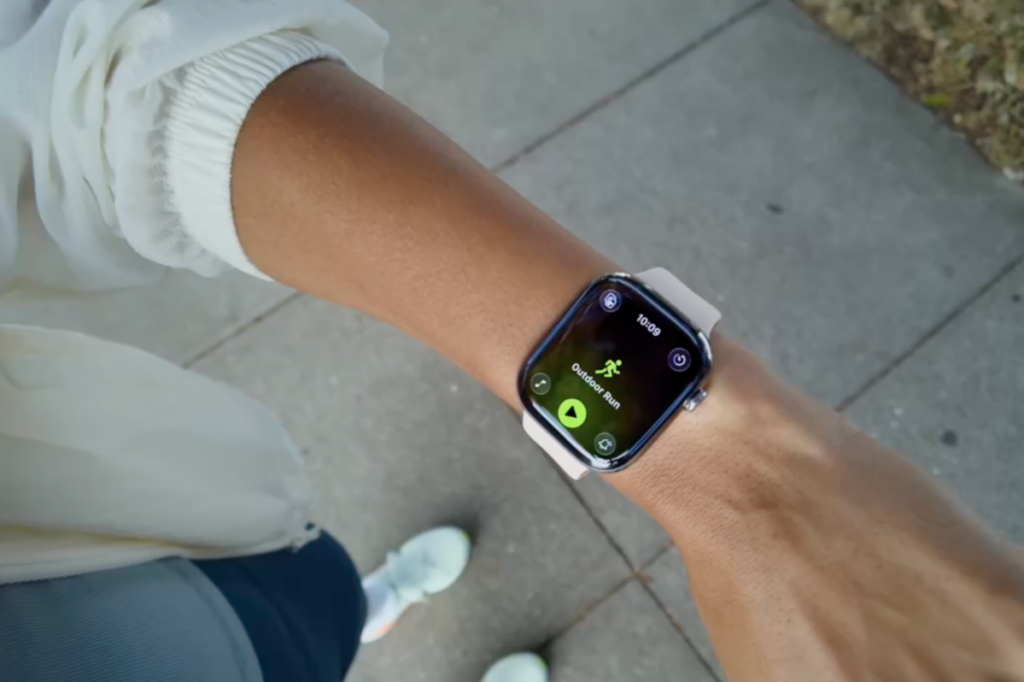 Apple Watch prompting user to start a run