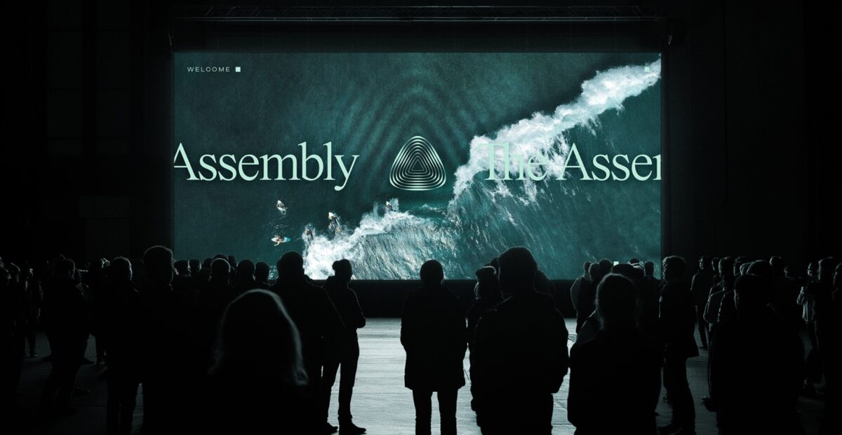 Projector screen with 