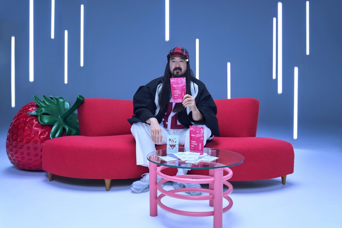 Steve Aoki holding a package of Neuro Gum