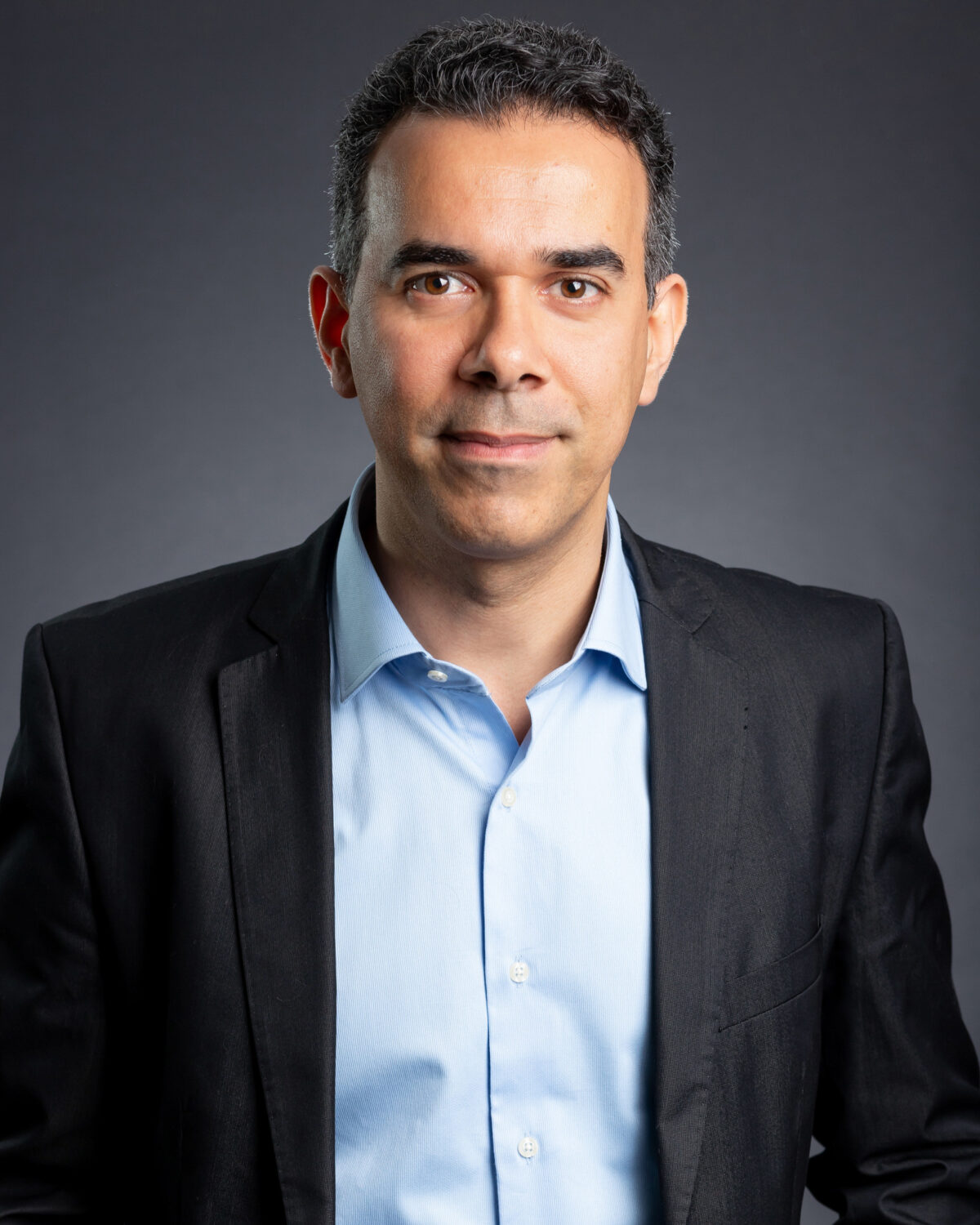 Dr. Élison Santos headshot