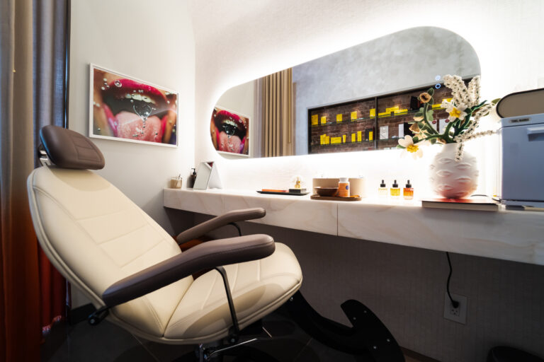 Mouth massage chair