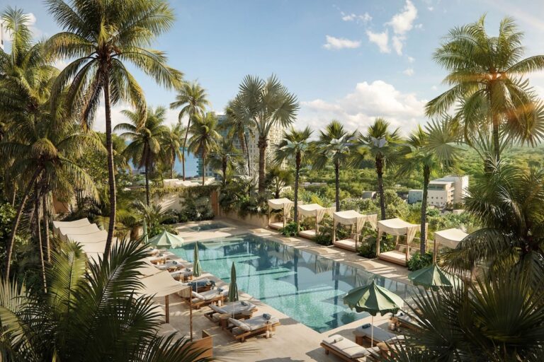 the well outdoor pool