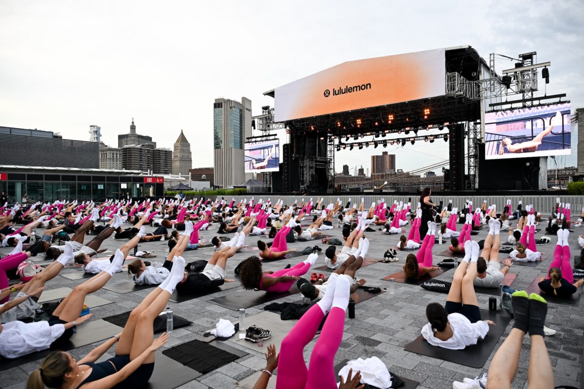lululemon outdoor yoga event