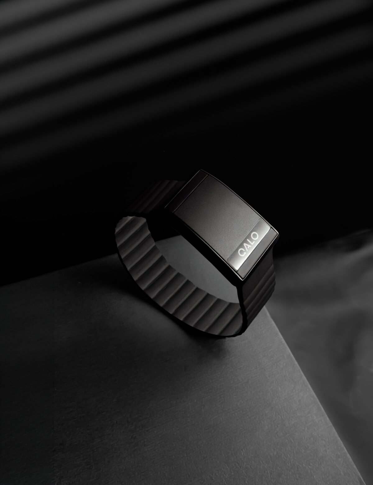QALO band up close