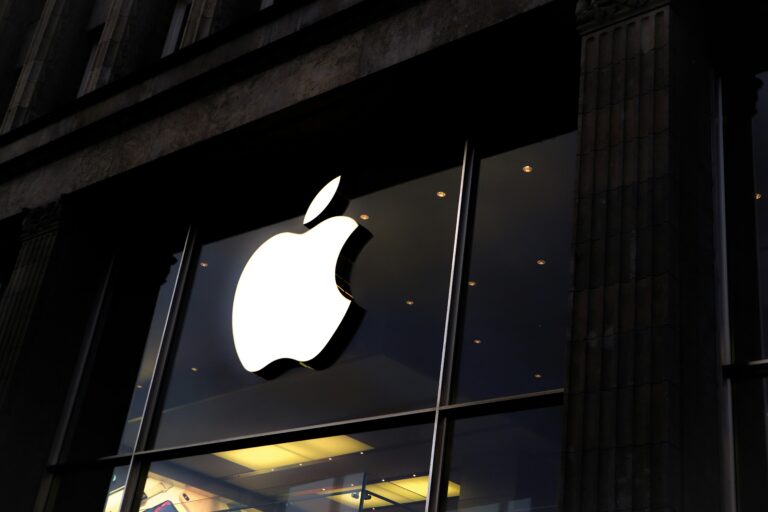 Apple storefront